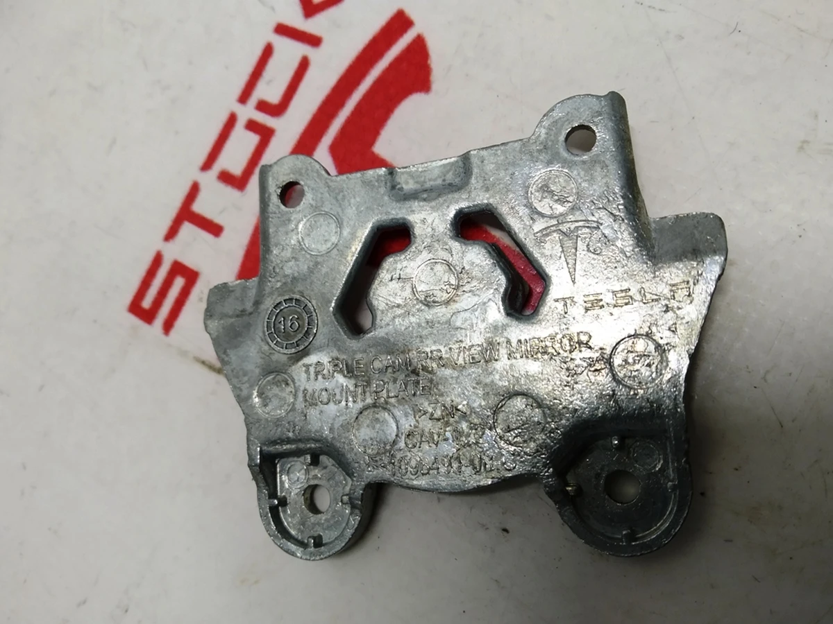 10 Кронштейн крепления зеркала заднего вида и камеры TRIPLE Tesla model S REST 1098491-00-C