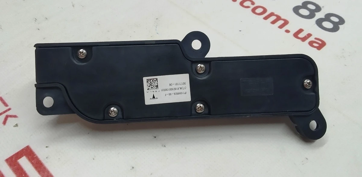 1 Блок регулювання положення водійського сидіння з пошкодженням Tesla Model 3, Model Y 1098529-00-F