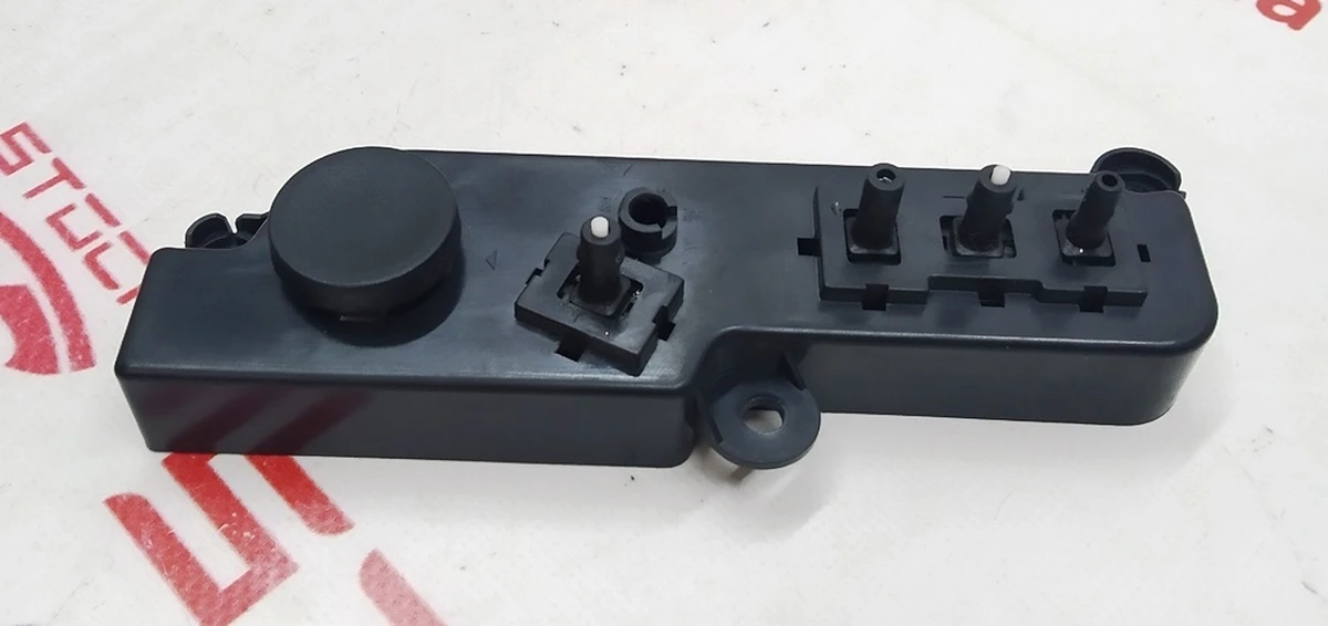 1 Блок регулювання положення водійського сидіння з пошкодженням Tesla Model 3, Model Y 1098529-00-F