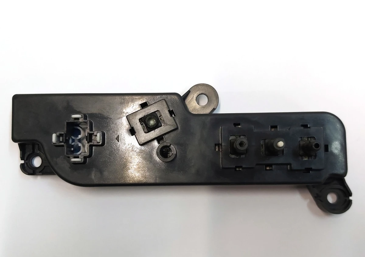 5 M3 SEAT 1R RHD DRIVER SW 8WY LBR with damage to Tesla Model 3 1098530-00-F