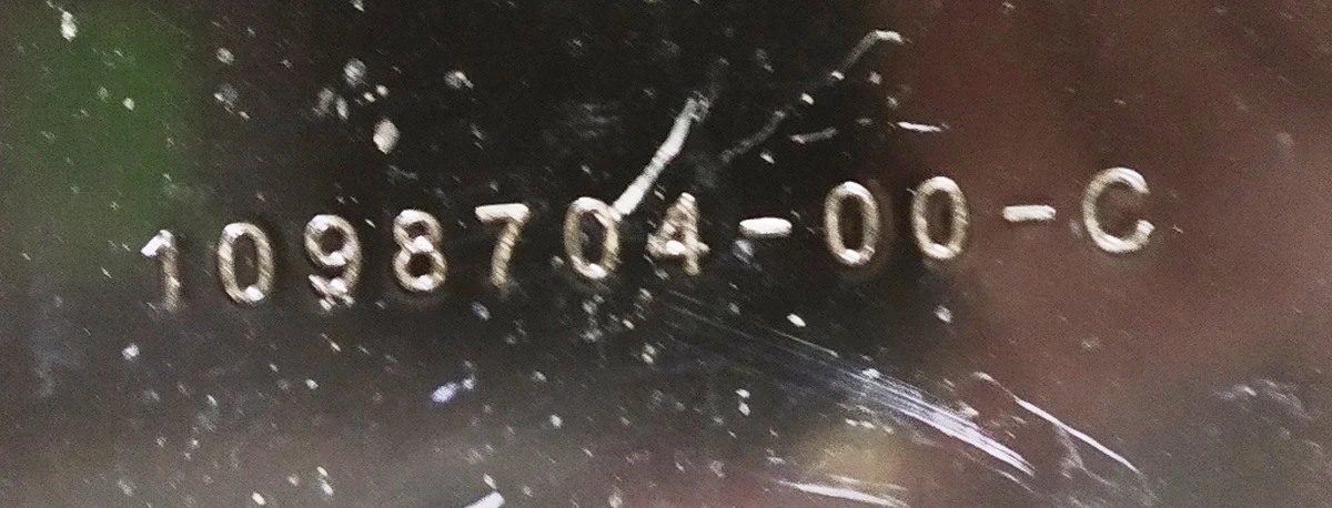 1 Напрямна сидіння другого ряду (кріплення батареї) середня Tesla model 3 1098704-00-D