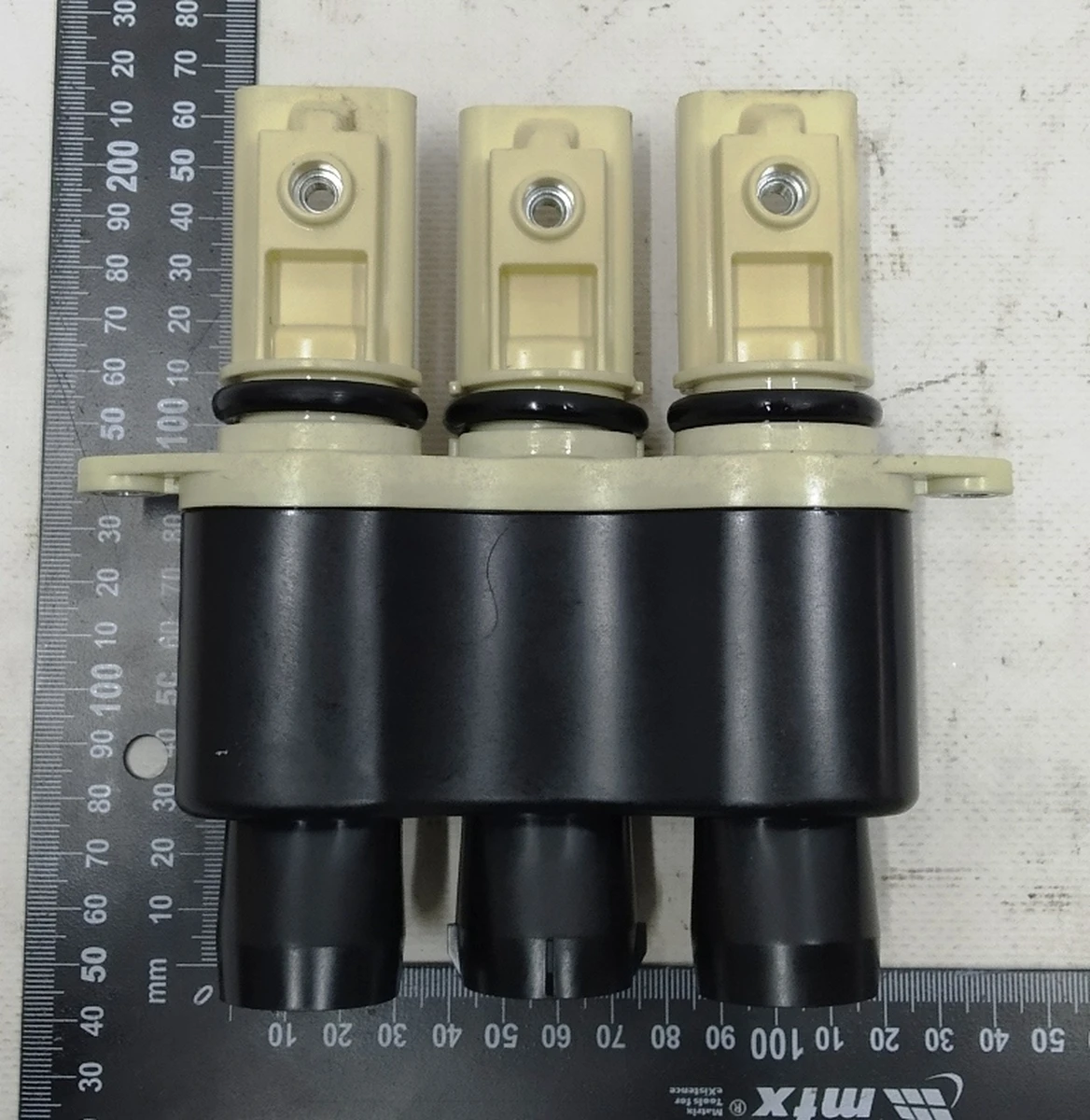 1 Високовольтний роз'єм редуктора двигуна заднього Tesla model 3 1120970-00-F