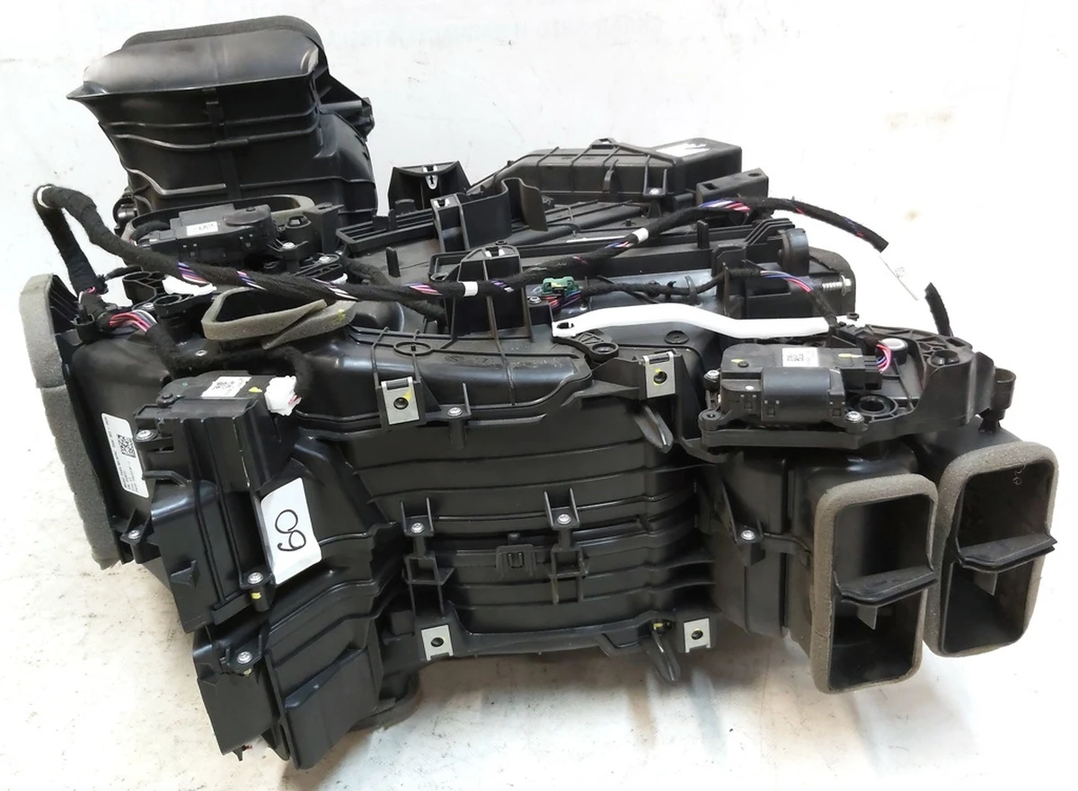 6 Піч салону без нагрівального елементу Tesla model 3 1099999-00-I