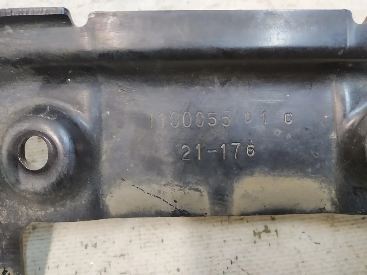 2 Кронштейн кріплення батареї передній Tesla Model 3,  Model Y 1100055-01-C