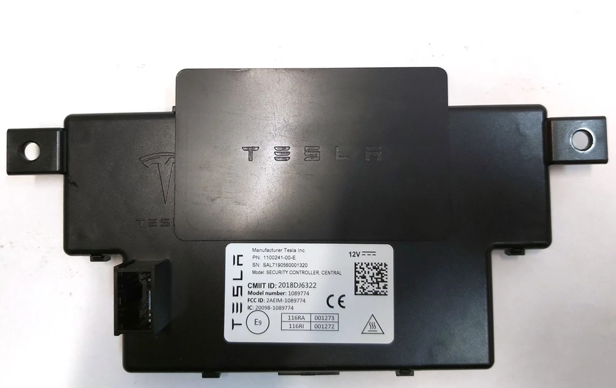 Блок и электронный ключ(карточка) комплект Tesla model 3, model Y 1100241-00-E