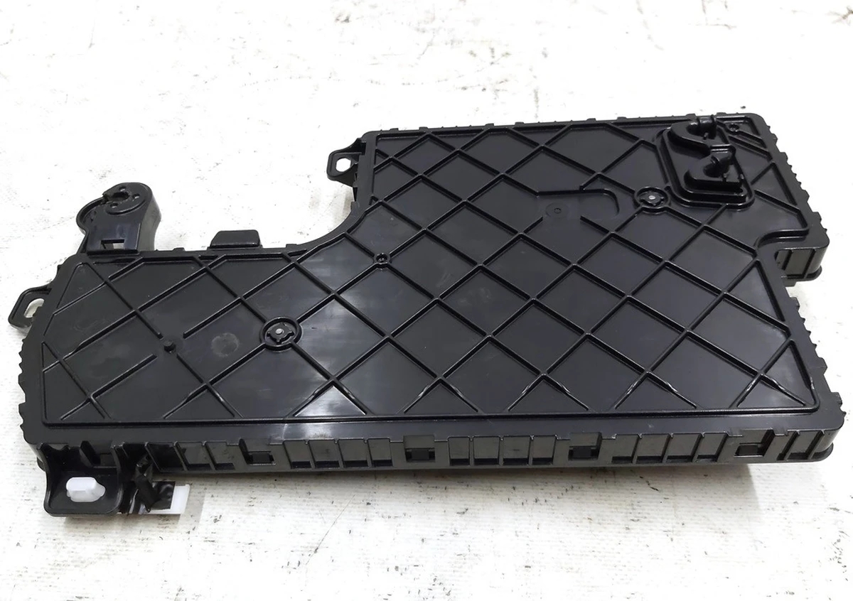 4 Боди контроллер правой стороны Tesla Model 3 1100340-32-I