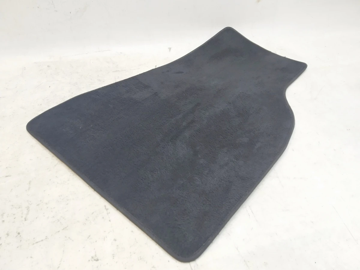 2 Килимок салону першого ряду сидінь пасажирський (пошкодження) Tesla model X 1100517-00-С