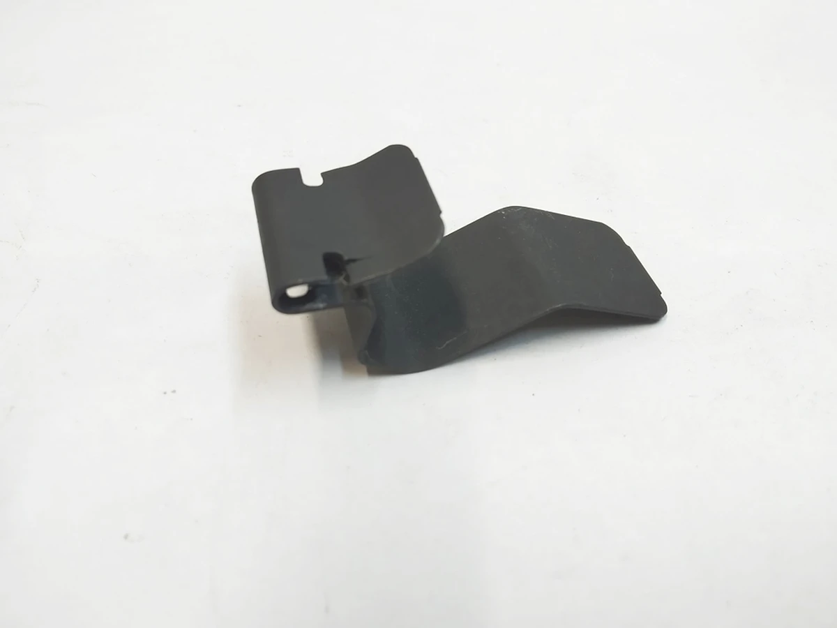 6 Клипса инструментальной панели к стойке А Telsla model Y 1100583-00-A