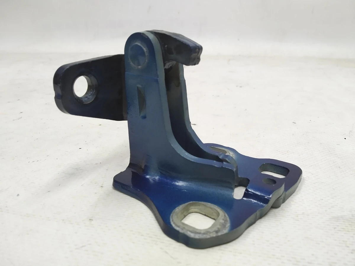4 Front right lower door hinge PPSB Tesla model 3 1101036-00-F