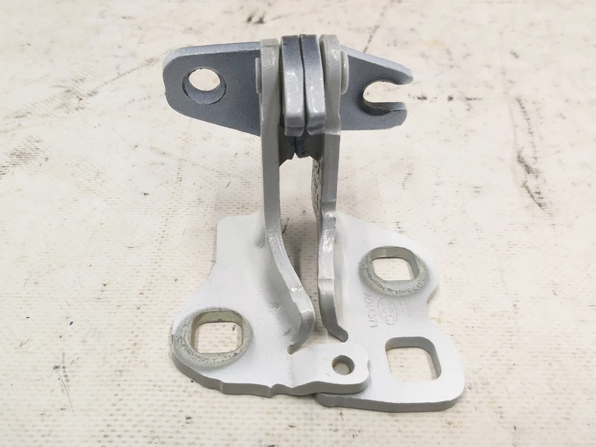 4 Front right lower door hinge PPSW Tesla model 3 1101036-00-F