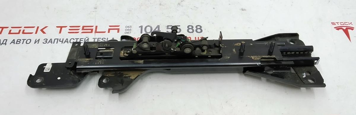 2 2nd Row Right Double Left/Single Right Seat Slider Assembly Tesla model X 3123713-03-A