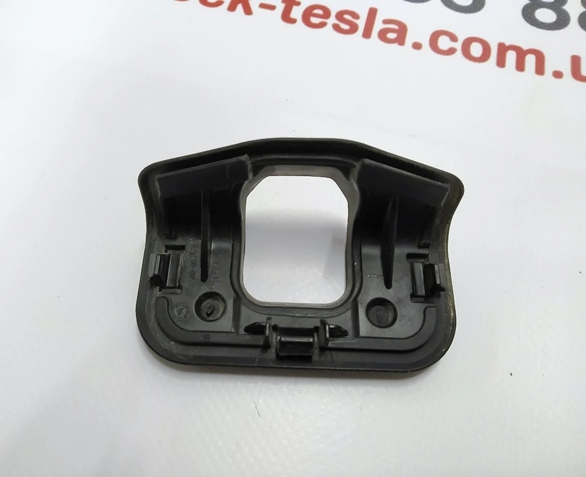 Уплотнитель ограничителя двери передней левой правой Tesla Model 3, Model 3 Jan 2024 1101580-00-E