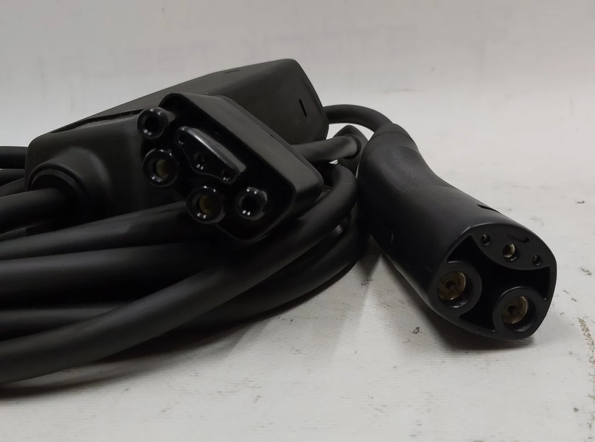 1 Универсальное мобильное зарядное устройство 32A GEN2 с чехлом Tesla model S, model S REST, model X, model 3, model Y 1101789-00-J