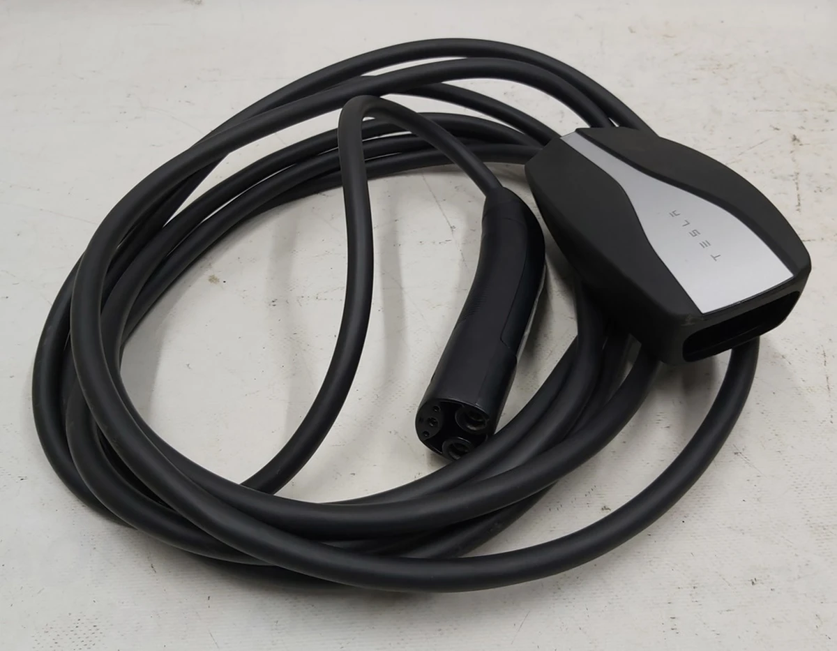 1 Universal mobile charger 32A GEN2 {M3_MX_MS} 1101789-00-J