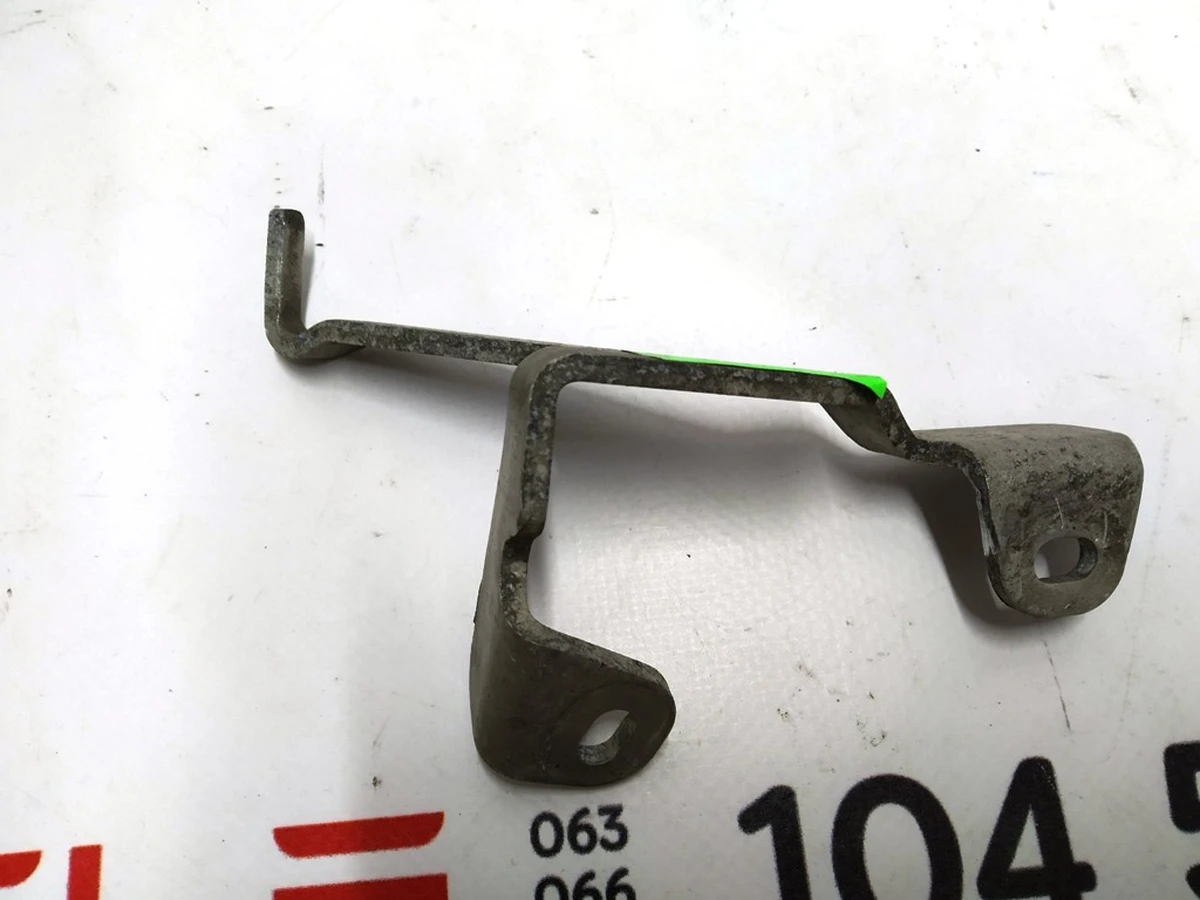 Кронштейн электропроводки стояночного тормоза правый Tesla model X, model S REST 1101851-00-B