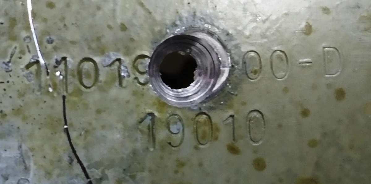 Четверть передняя левая кронштейн крепления батареи передний левый Tesla model 3 1073828-S0-B