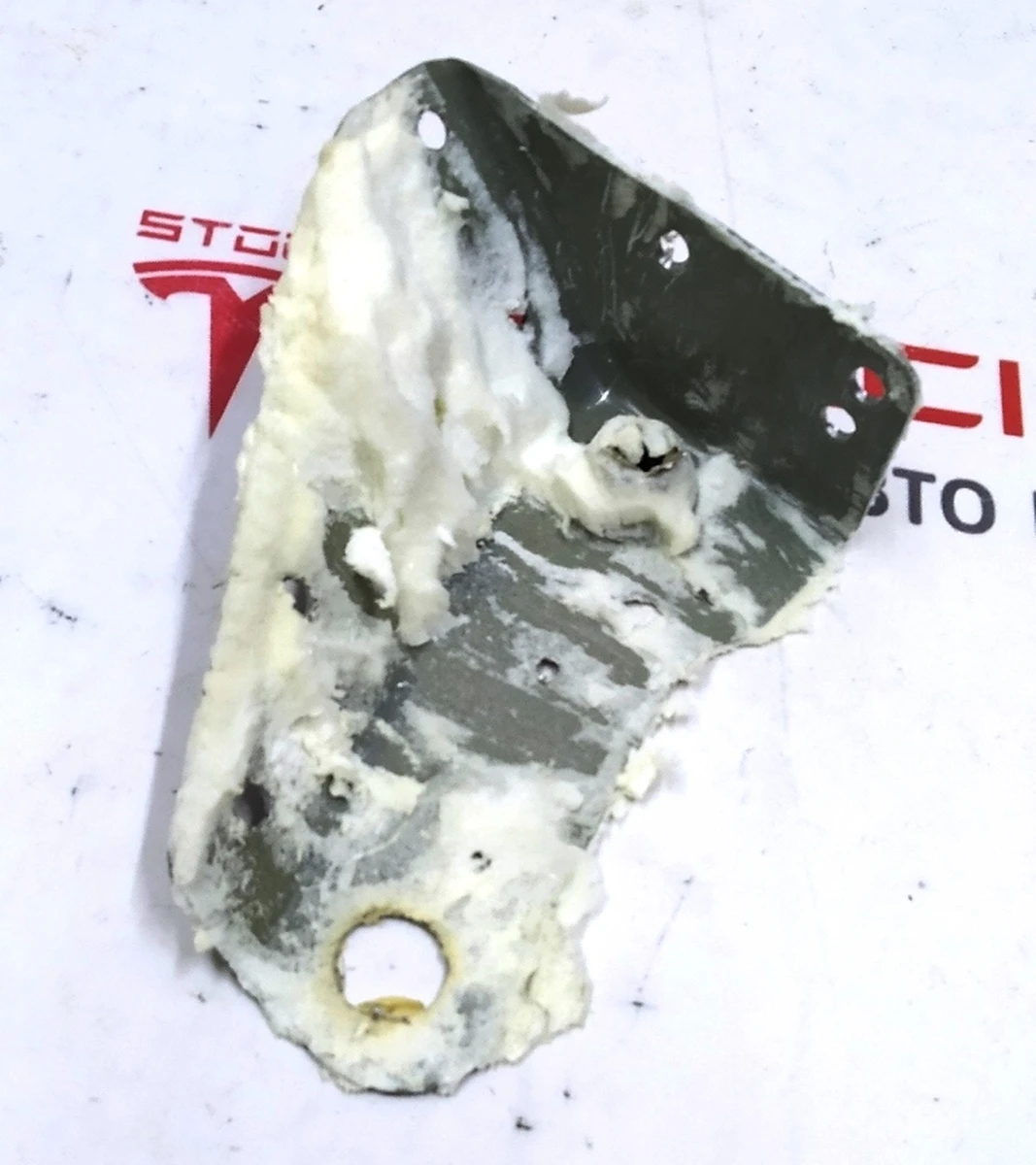 Четверть передняя левая кронштейн крепления батареи передний левый Tesla model 3 1073828-S0-B