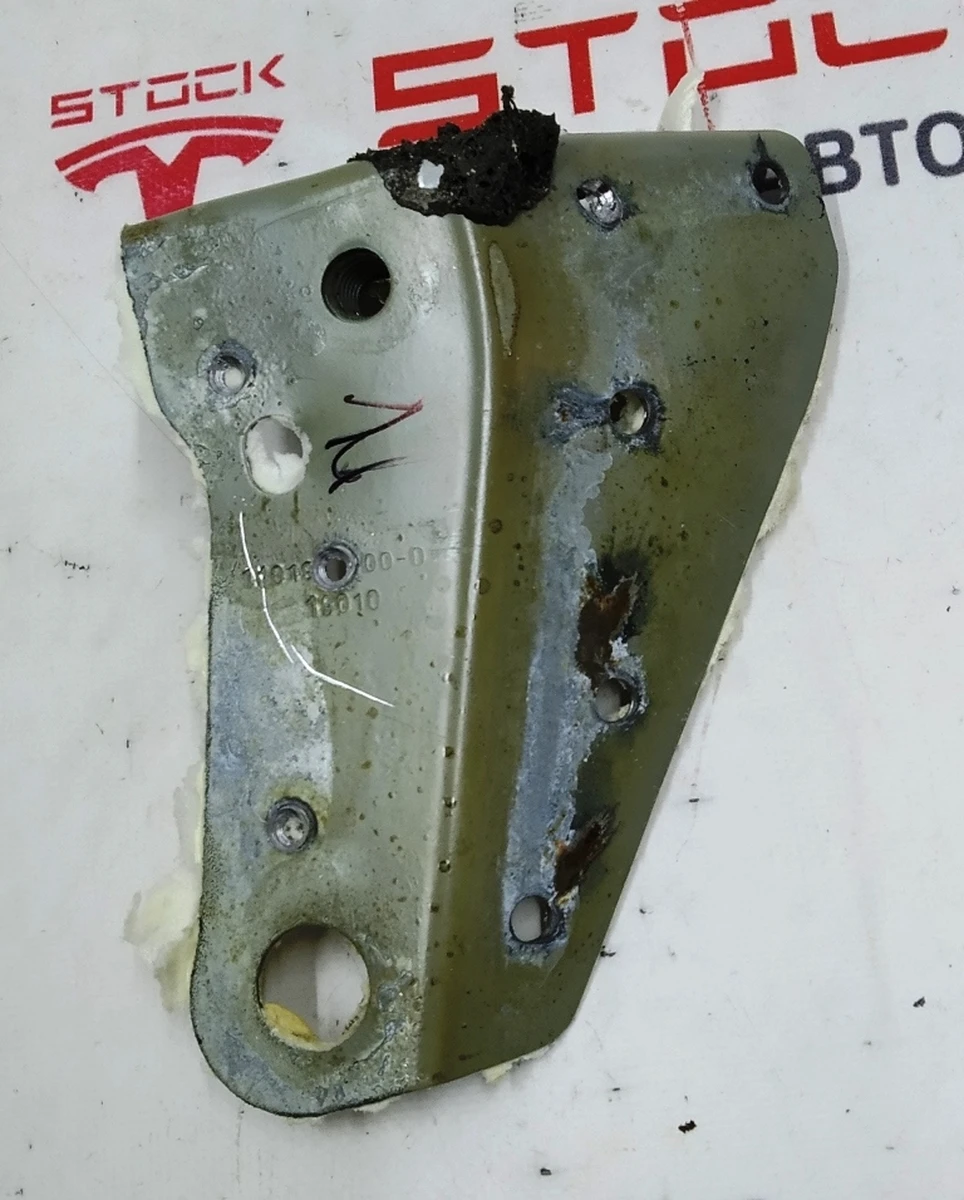 Четверть передняя левая кронштейн крепления батареи передний левый Tesla model 3 1073828-S0-B