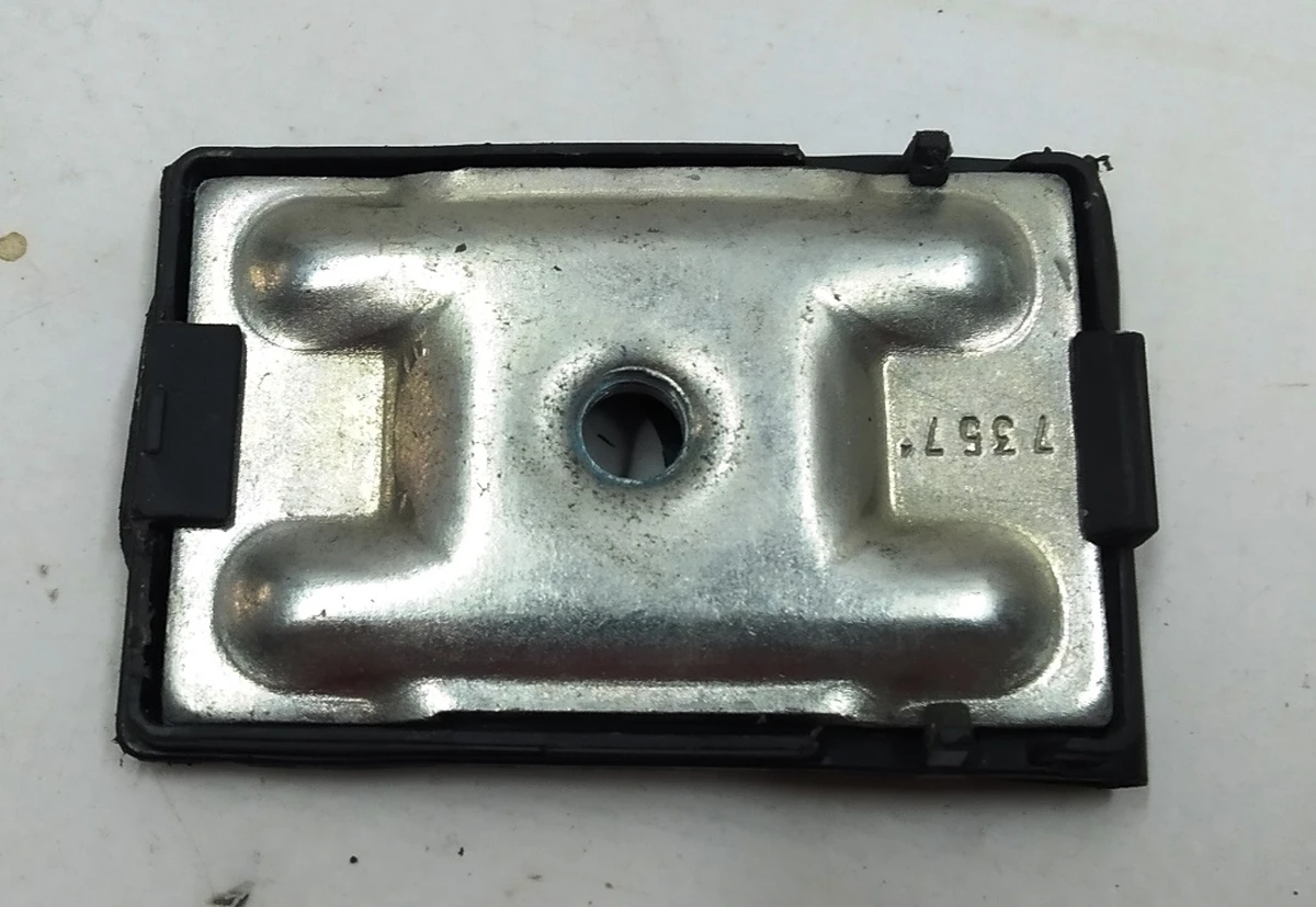 4 Кронштейн крепления стекла двери (с повреждением) Tesla model 3 1101952-00-G