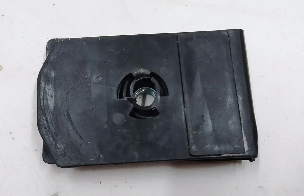 4 Кронштейн крепления стекла двери (с повреждением) Tesla model 3 1101952-00-G