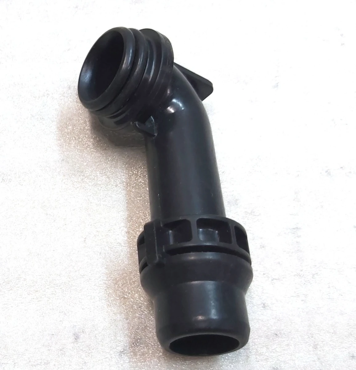 Штуцер (патрубок) системи охолодження інвертора переднього двигуна довгий VDA-18, 90DEG Tesla model Y, model 3 1102178-00-D