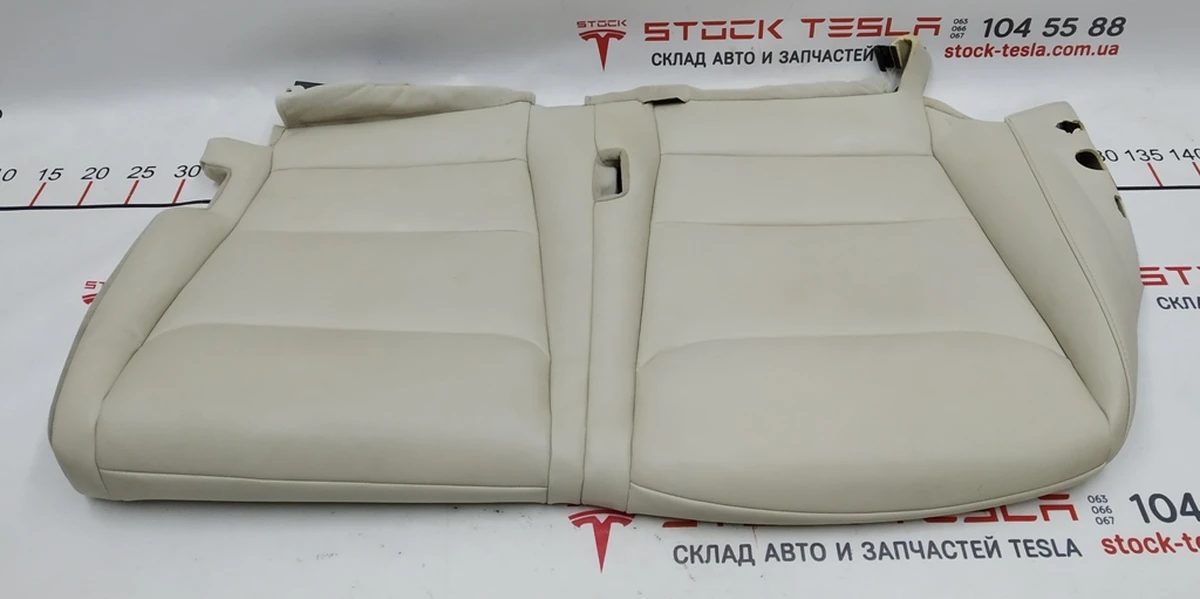 6 Обшивка нижньої частини лівого подвійного сидіння 2-го ряду PUR CRM (з пошкодженнями) Tesla model X 2345607-03-A