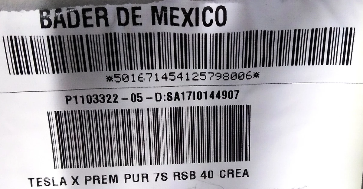 7 Обшивка спинки одинарного правого сиденья 2-го ряда PUR CRM (с повреждением) Tesla model X 2345616-03-A