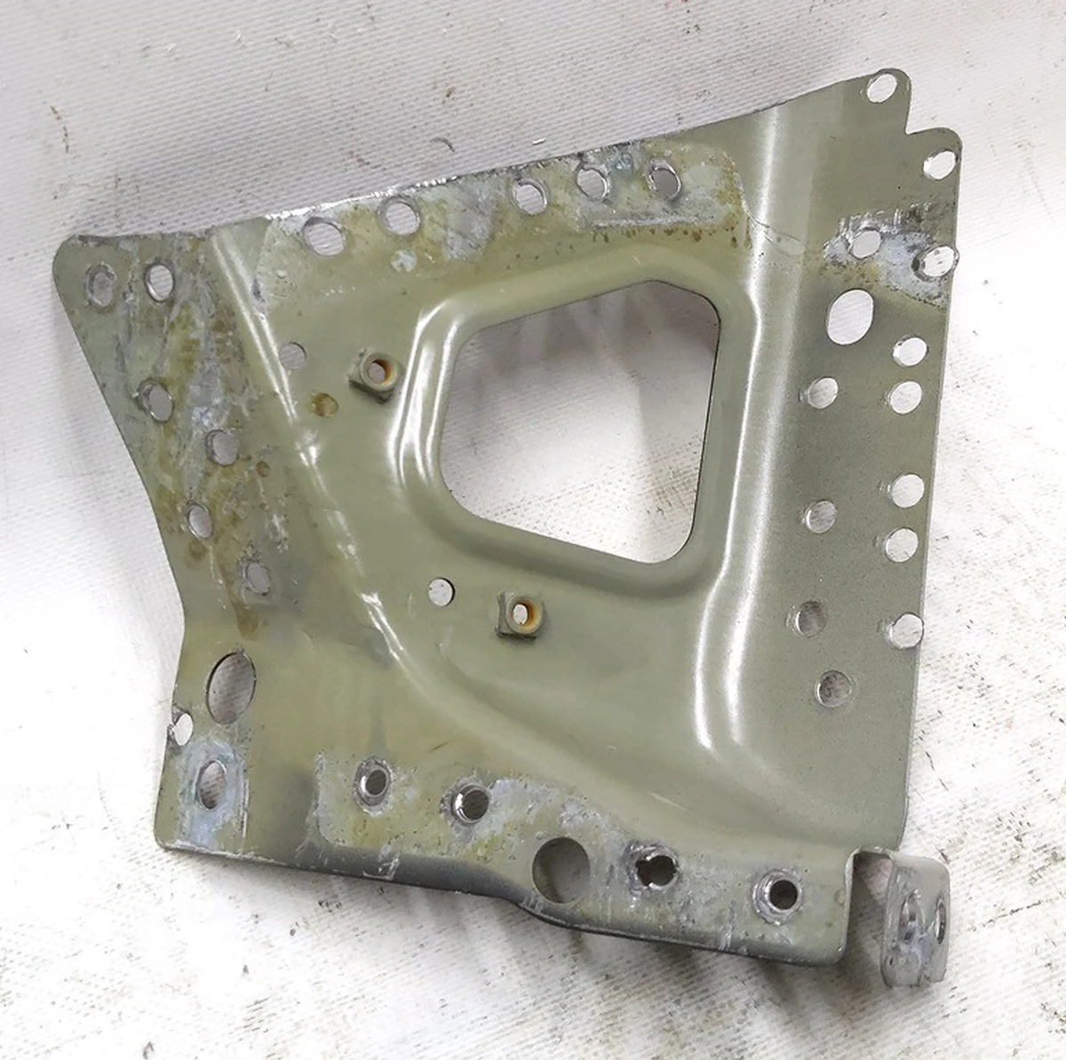 Кронштейн переднього лівого лонжерона внутрішній Tesla model 3, model Y 1103456-S0-A