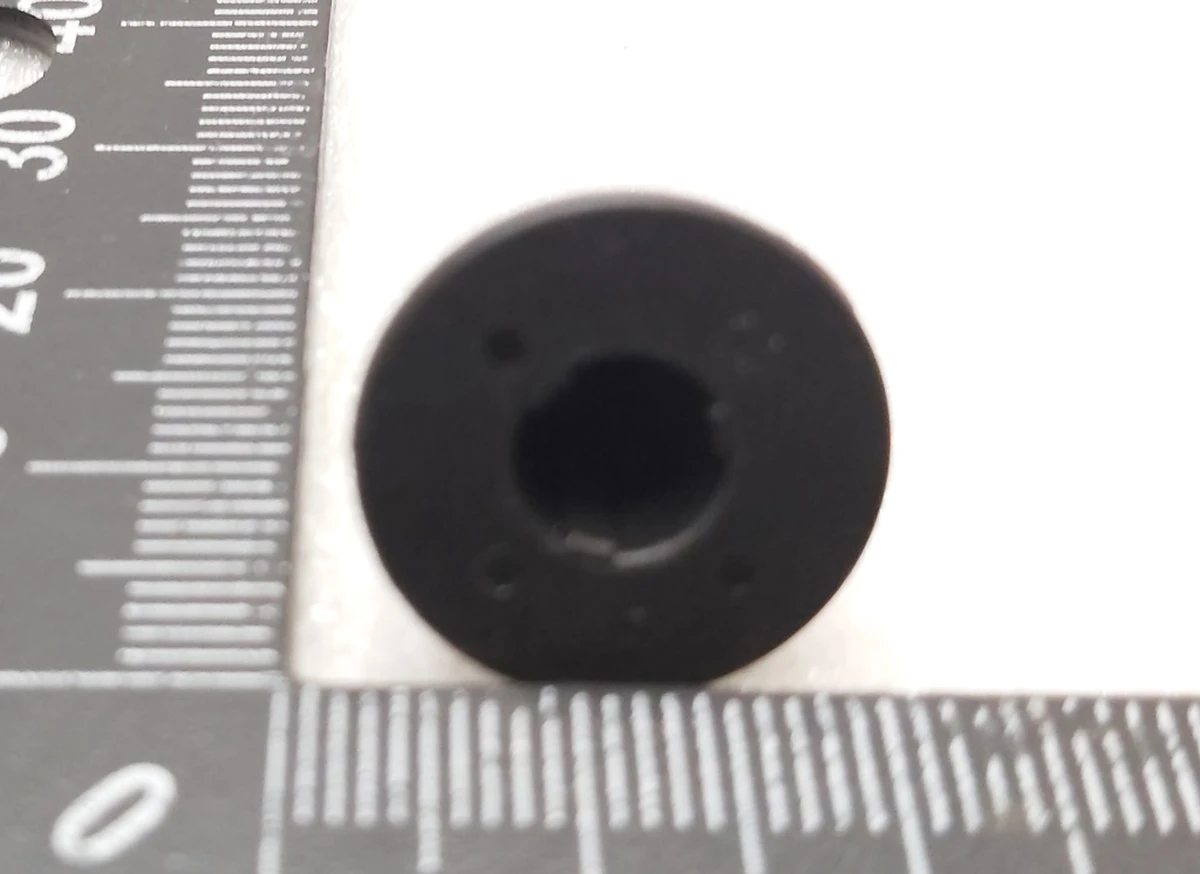 8 Втулка фіксації ліхтаря заднього 8x0.5-0.9 GRIP,RUBBER,4WAY кругла Tesla Model 3, Model Y, Model Y Feb 2025 1104335-00-B