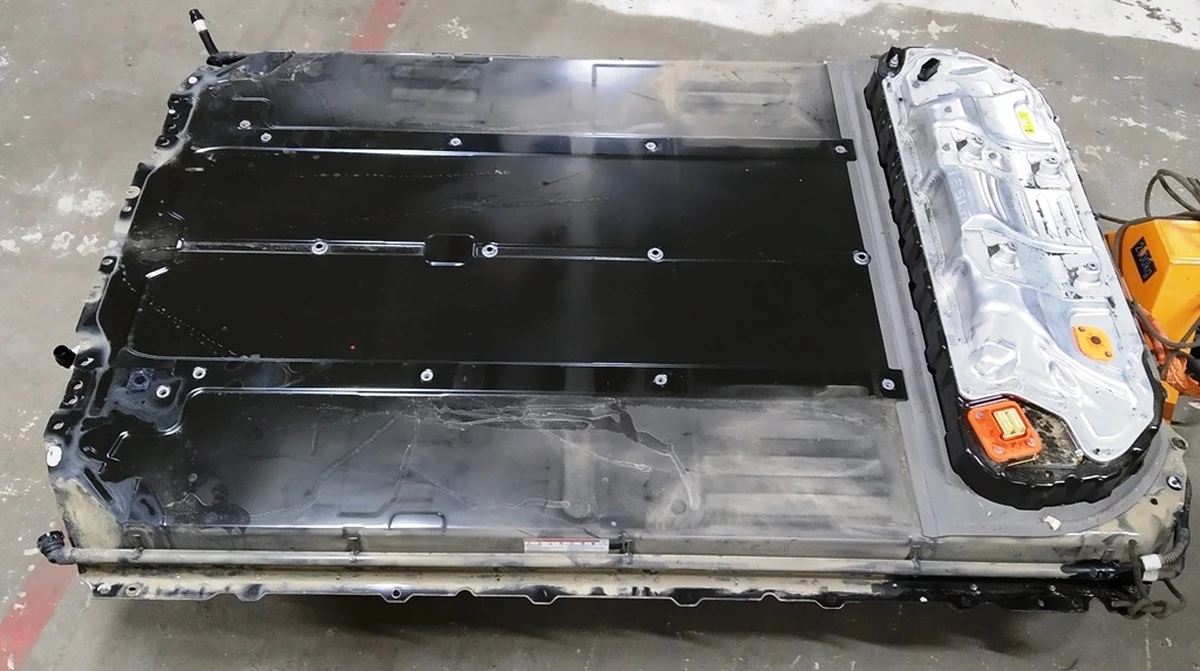 1 Основна батарея 75 kWh Long Range RWD Tesla model 3 1104428-00-N