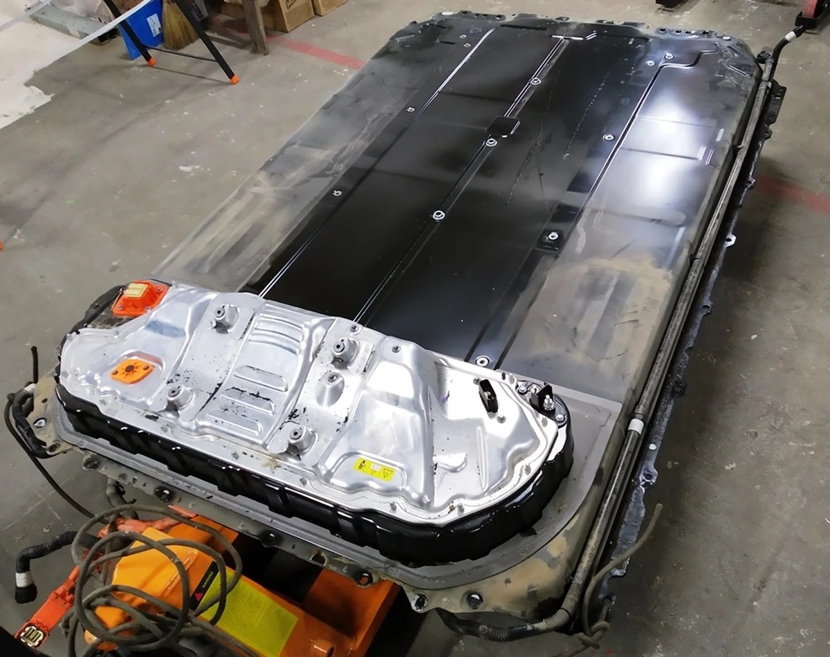 1 Основна батарея 75 kWh Long Range RWD Tesla model 3 1104428-00-N