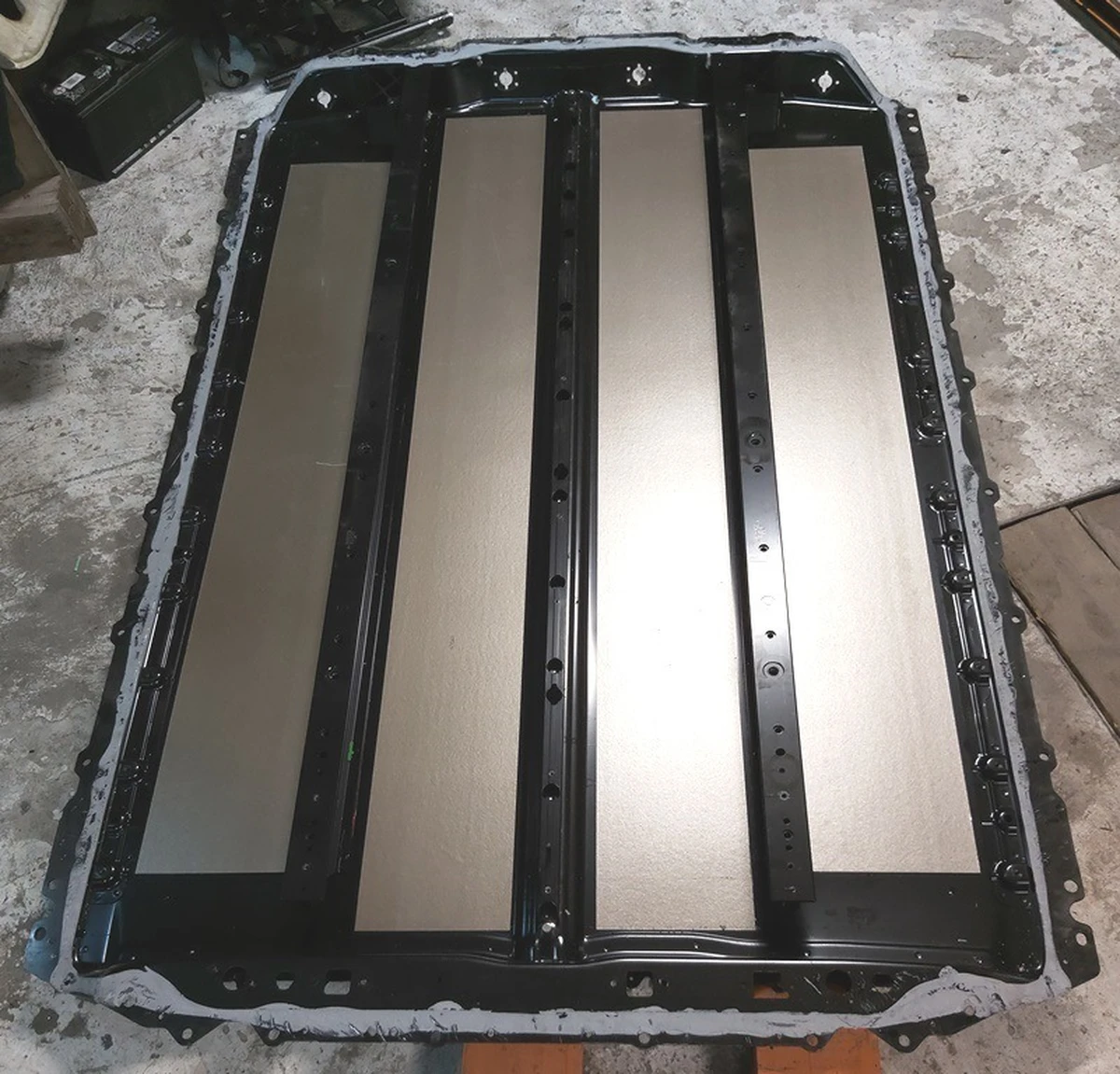 Корпус основної батареї Long Range Tesla model 3 1104424-10-K