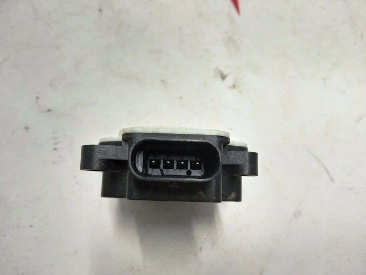 4 Модуль керування відкриттям вентиляційної сітки (центральний радіатор) Tesla model S, model S REST 1007256-00-K