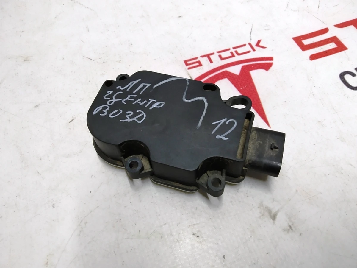 4 Модуль керування відкриттям вентиляційної сітки (центральний радіатор) Tesla model S, model S REST 1007256-00-K