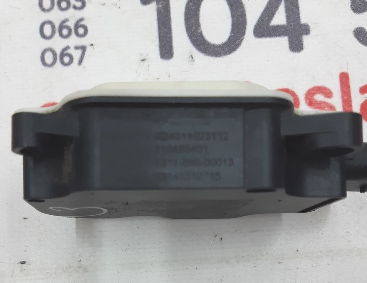 4 Модуль керування відкриттям вентиляційної сітки (центральний радіатор) правий №1 Tesla model S 1007256-00-K