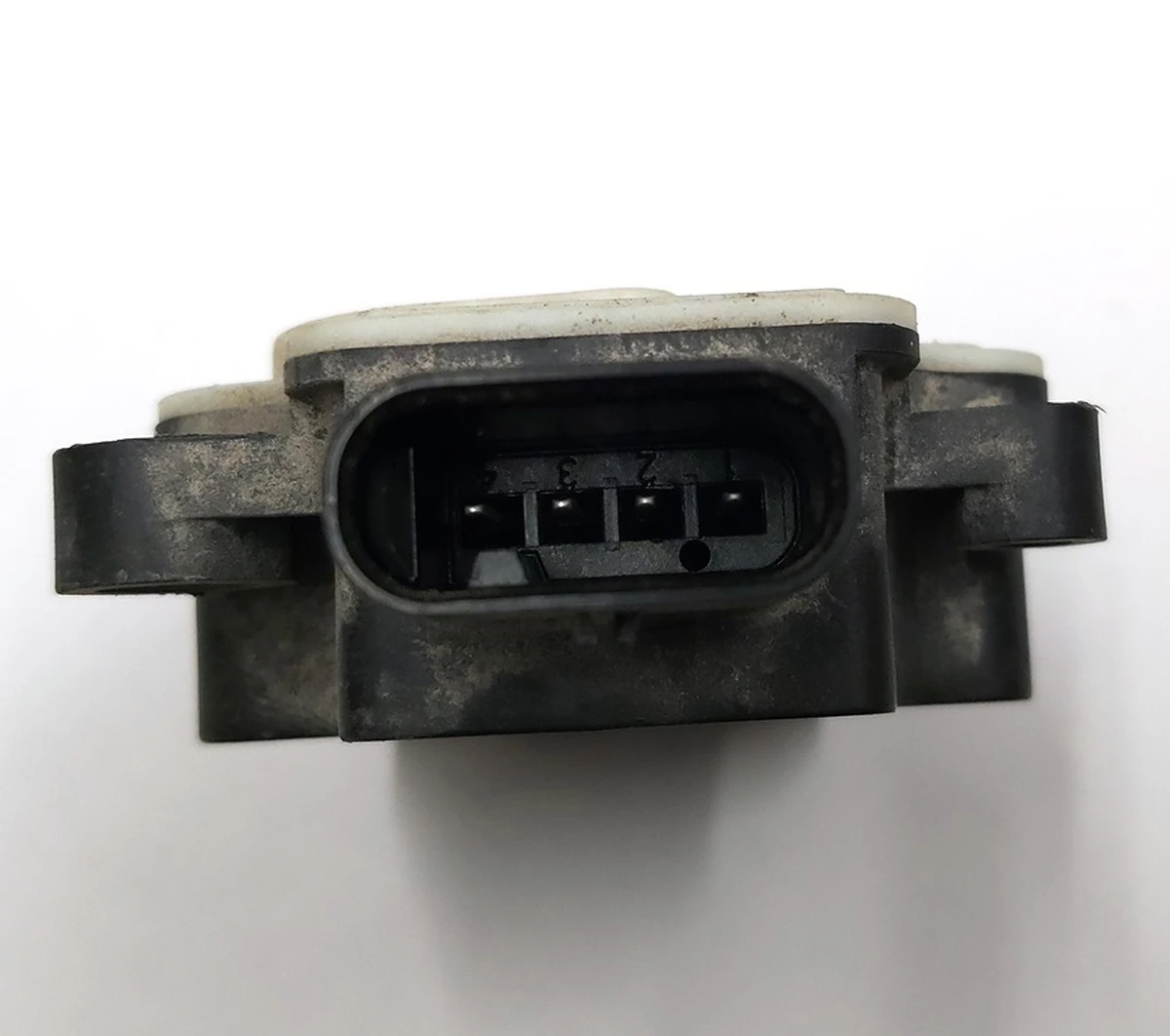 4 Модуль керування відкриттям вентиляційної решітки (центральний радіатор) правий із пошкодженням Tesla model S model S REST 1007256-00-K