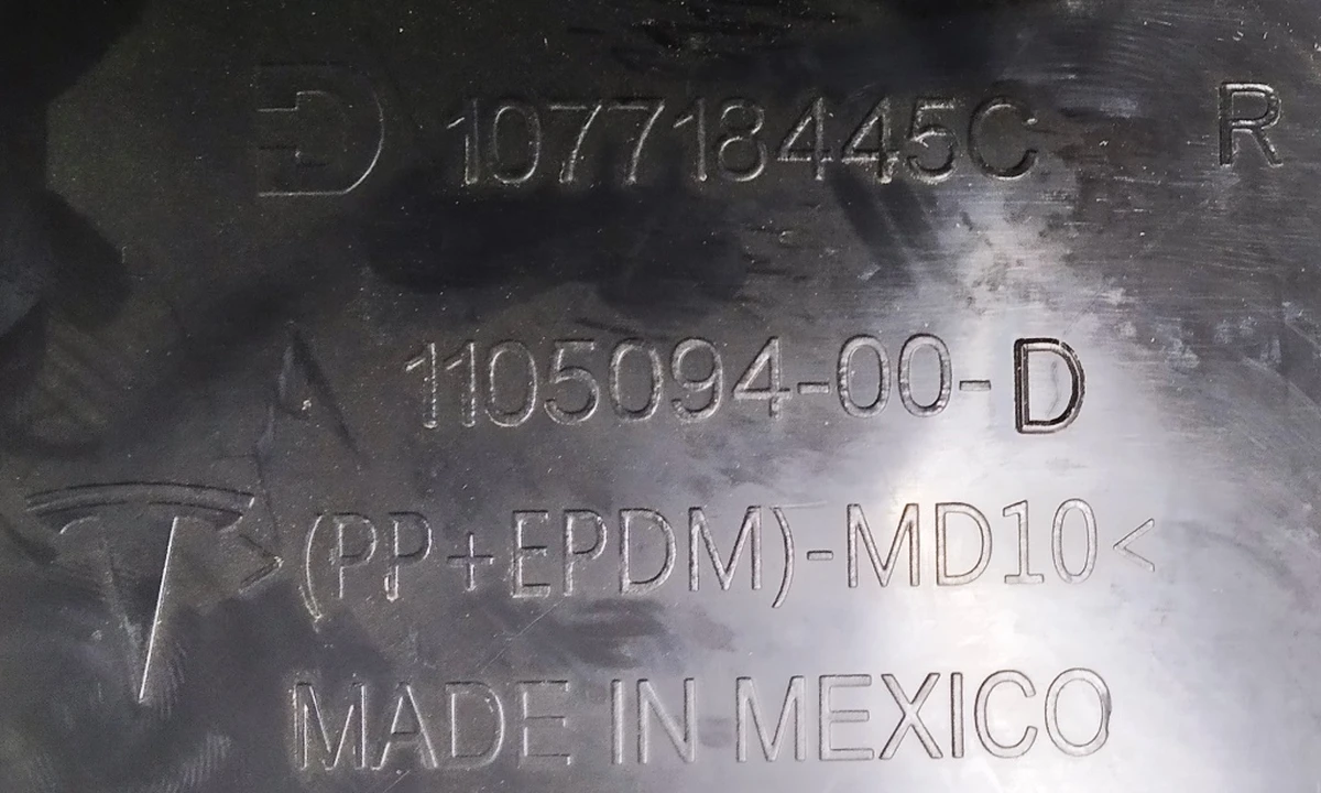 14 Front right door card pocket niche (damaged) Tesla model 3 1090411-01-H