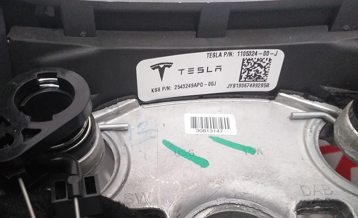 1 Steering wheel assembly PREMIUM without heating Tesla model 3 1095222-00-L