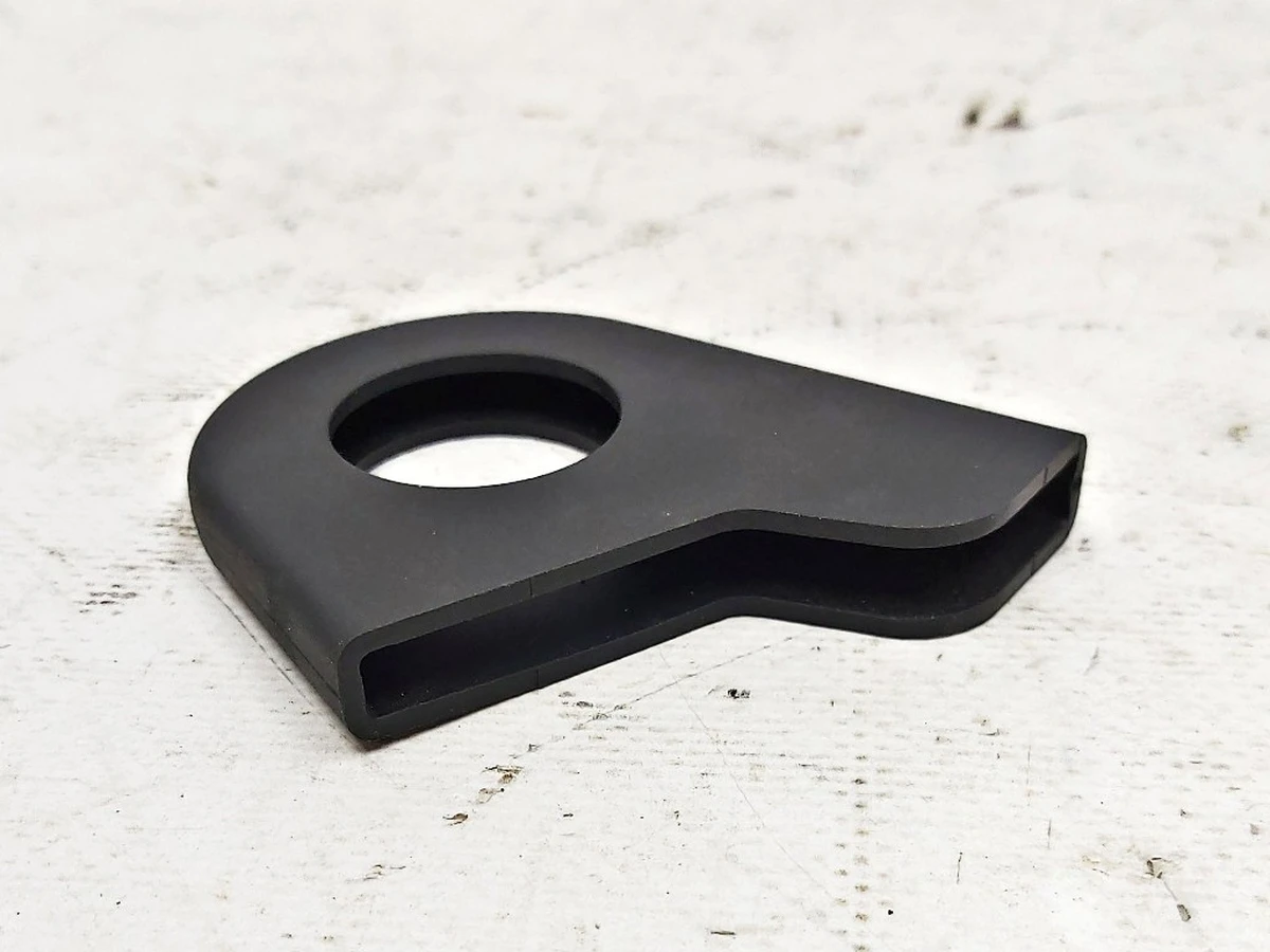 9 M3 2R SB PIVOT COVER Tesla model 3 1105326-00-A