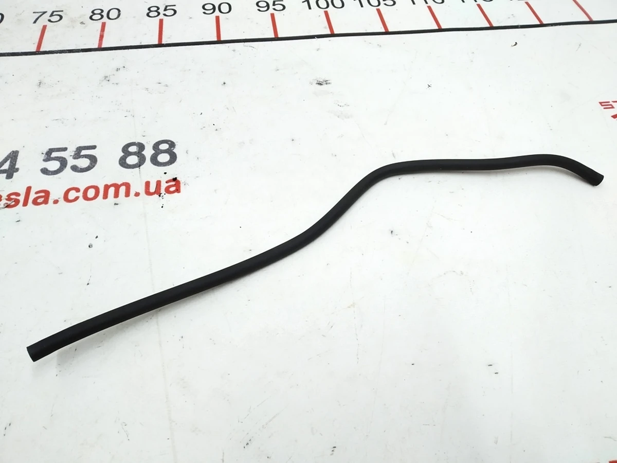 7 Шланг насоса бачка склоомивача Tesla model 3 1106290-00-A