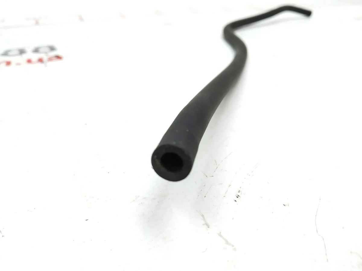 7 Шланг насоса бачка склоомивача Tesla model 3 1106290-00-A