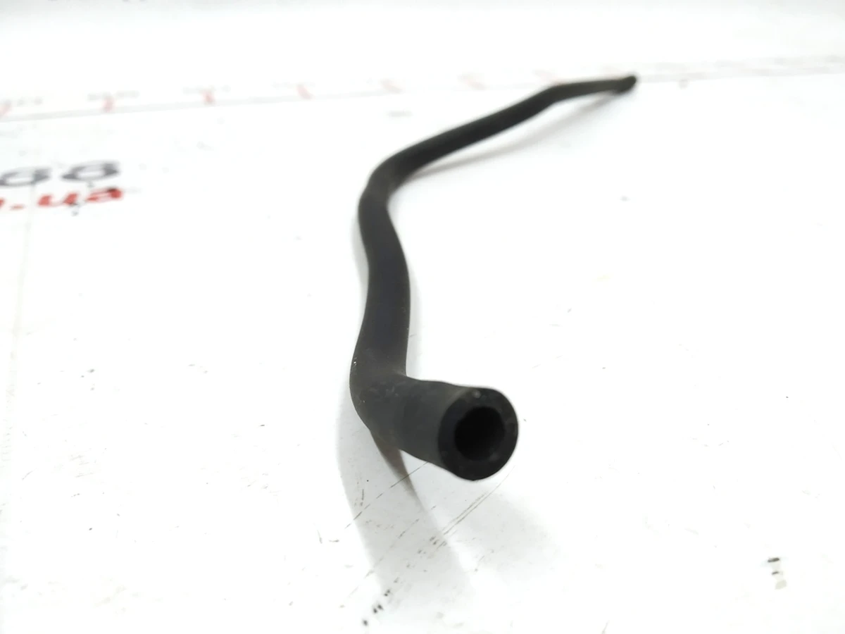 7 Шланг насоса бачка склоомивача Tesla model 3 1106290-00-A