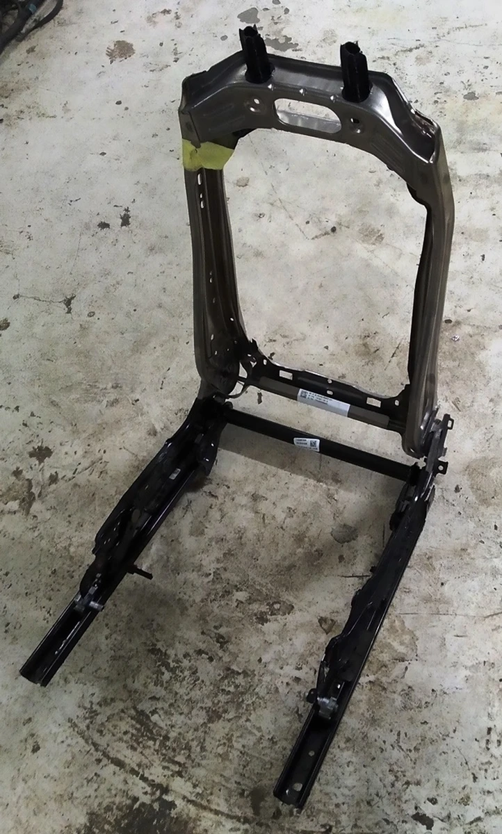 Каркас металевий сидіння 1-го ряду з санчатами з пошкодженням Tesla model 3 7654324-01-B