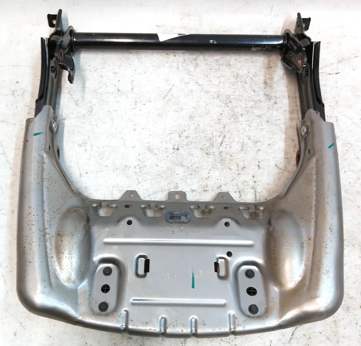 12 Нижняя часть каркаса металлического сиденья 1-го ряда Tesla model 3, model Y 1456942-00