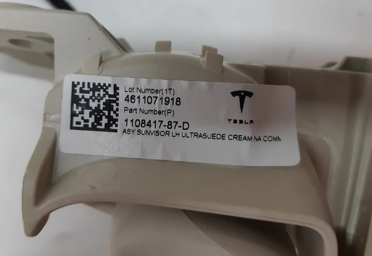 1 Козырек солнцезащитный левый USD CRM NA COMMON Tesla model X 1108417-87-D