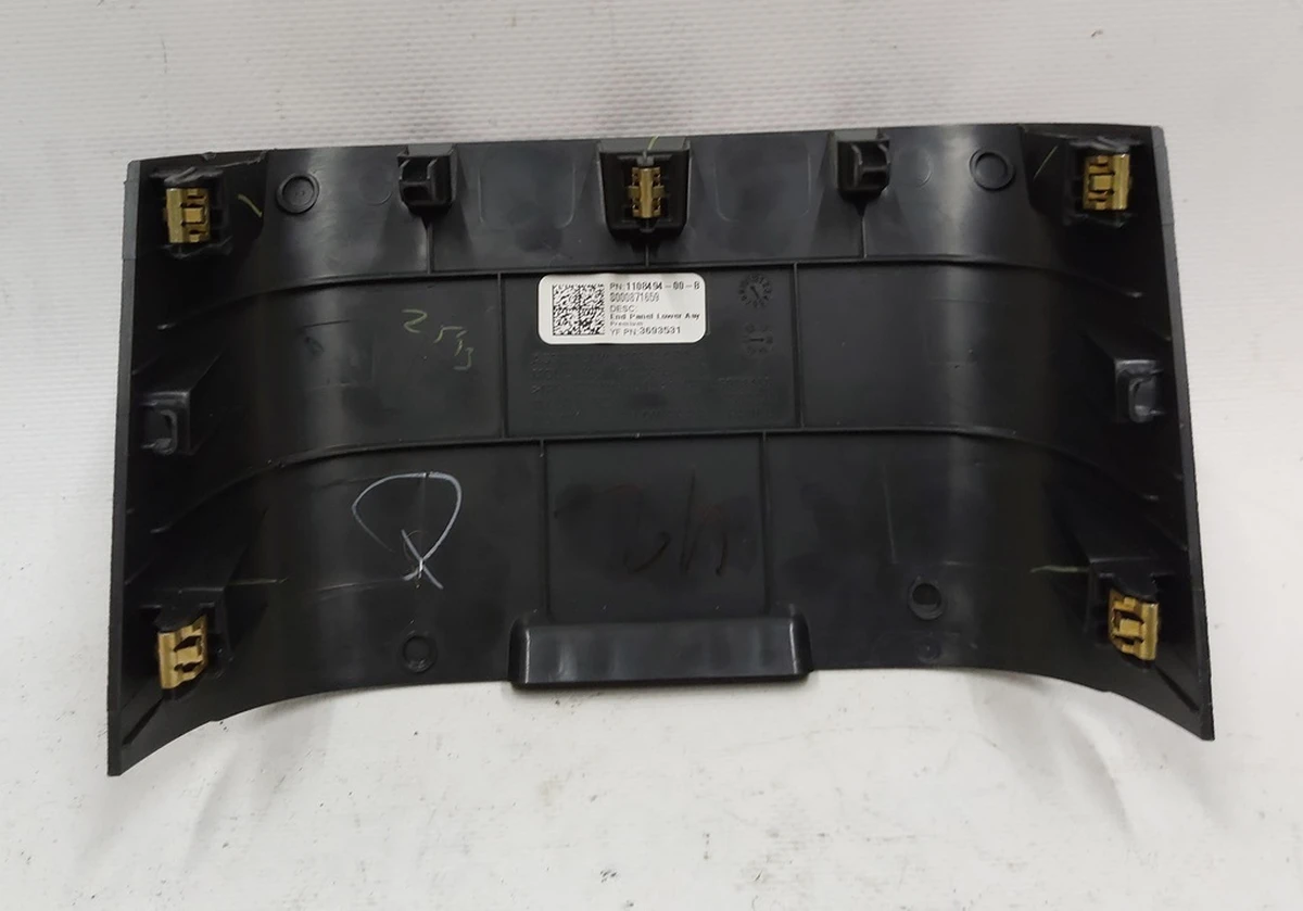 Декоративна накладка центральної консолі задня нижня Tesla model 3, model Y 1108494-00-B