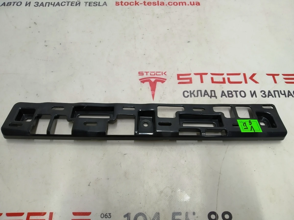Кронштейн кріплення накладки верхньої дверного отвору сокола лівий Tesla model X 1108819-00-B