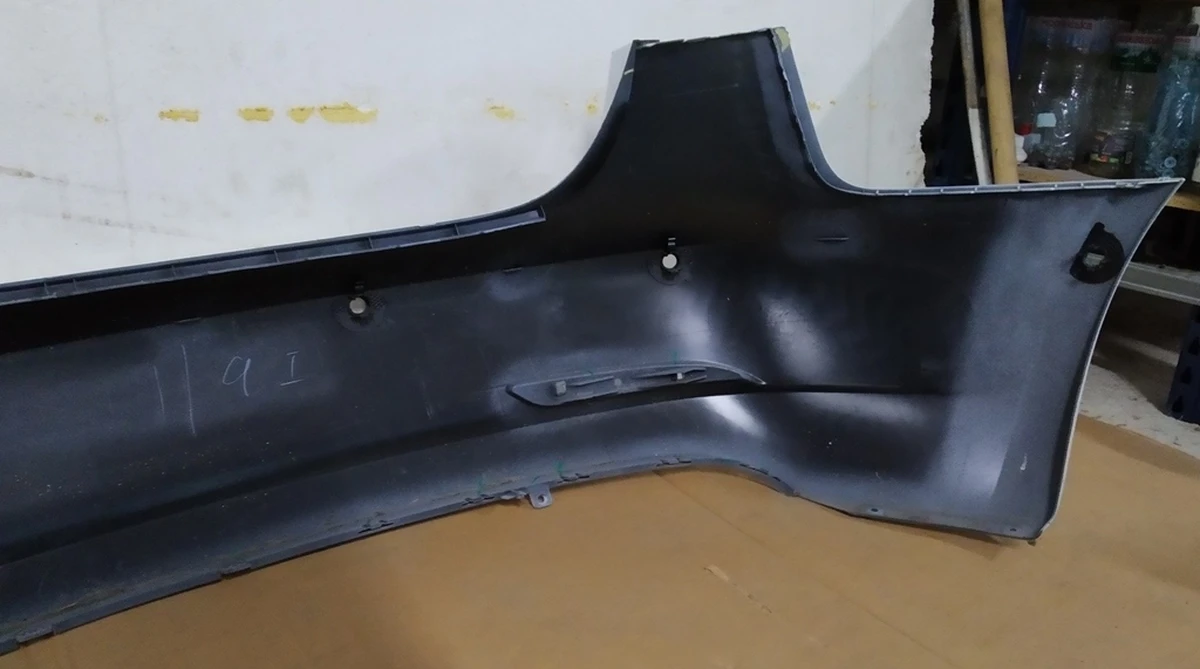 1 MS REAR FASCIA UNPAINTED, 6 PARK ASSIST PEARL WHITE MULTI-COAT-PPSW (minor scratches) Tesla model 3 1108905-S3-A