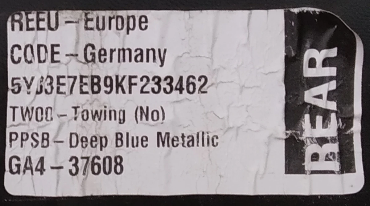 1 Бампер задний под 6 парктроников в сборе с кронштейнами крепления парктроников DEEP BLUE METALLIC-PPSB (мелкие царапины) Tesla model 3 1108905-S5-A