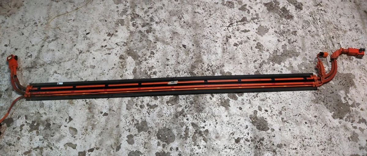 3 Кабель високовольтний основний батареї тунельний в зборі з кронштейнами та захисною кришкою AWD Tesla model 3 1109002-00-F